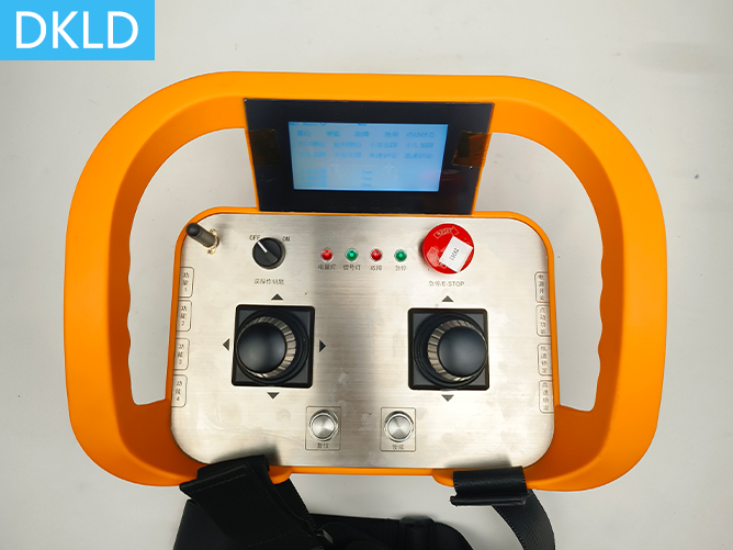 十字限位双摇杆背带型工业无线遥控器